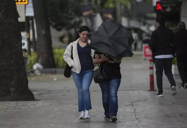 Şiddetli yağış ortalığı savaş alanına çevirdi. Fırtına birçok ili esir aldı - Resim: 6